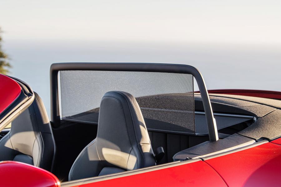 Детали экстерьера Porsche 911 Carrera Cabriolet (992) 2019 года  (NA) (фото 35 из 40)